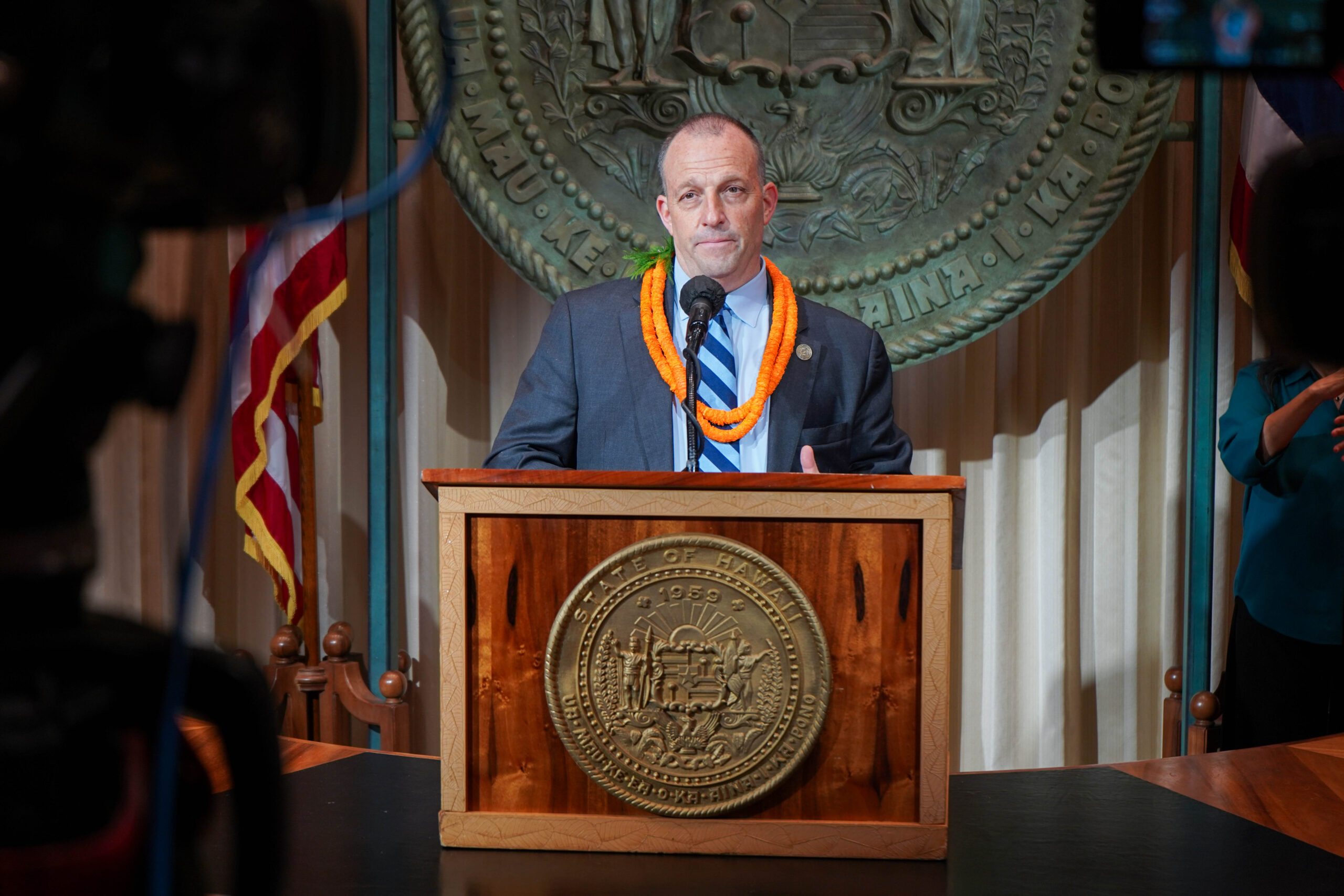 Governor praises Maui leadership in annual address